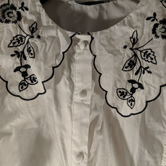 ZARA Embroidered Floral White Dress Shirt Button-up Peasant small s black collar - Picture 3 of 15